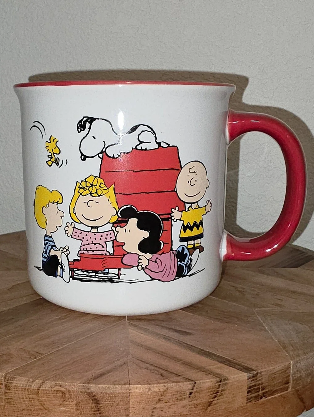 Peanuts Snoopy And Friends Characters 21 Oz Stoneware mug, White With Red